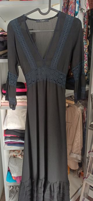 Vestido largo negro Hallhuber con encaje