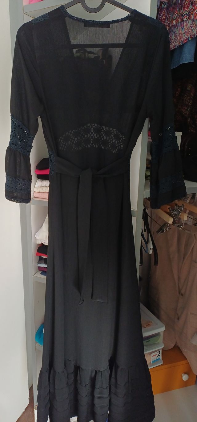 Vestido largo negro Hallhuber con encaje