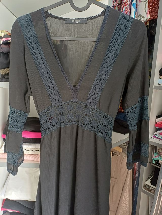 Vestido largo negro Hallhuber con encaje