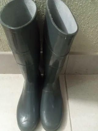 Botas de agua grises