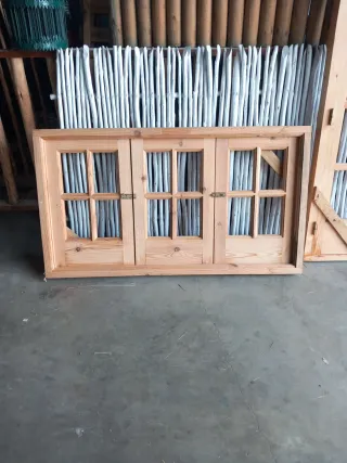 Ventana de madera con 12 cristales de 70 x 126cm