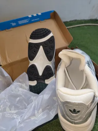 Adidas Ozmillen Hombre Plata/Blanco