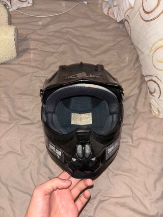 Casco de moto negro
