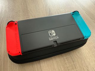 Nintendo Switch OLED blu/rosso