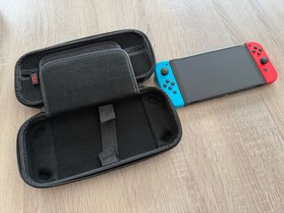 Nintendo Switch OLED blu/rosso