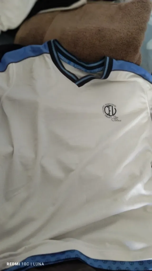 Uniforme de colegio santa Isabel talla 22 24