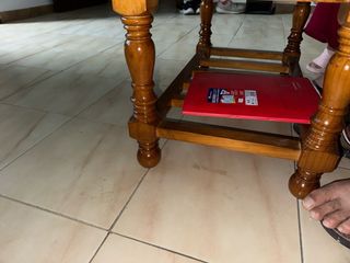 Mesa de madera ovalada