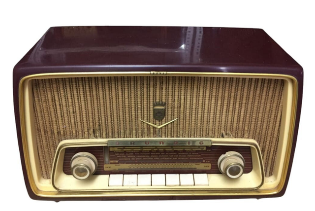 Radio GRUNDIG válvulas 1960