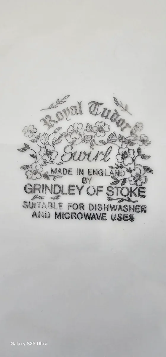 Sopera de porcelana con plato