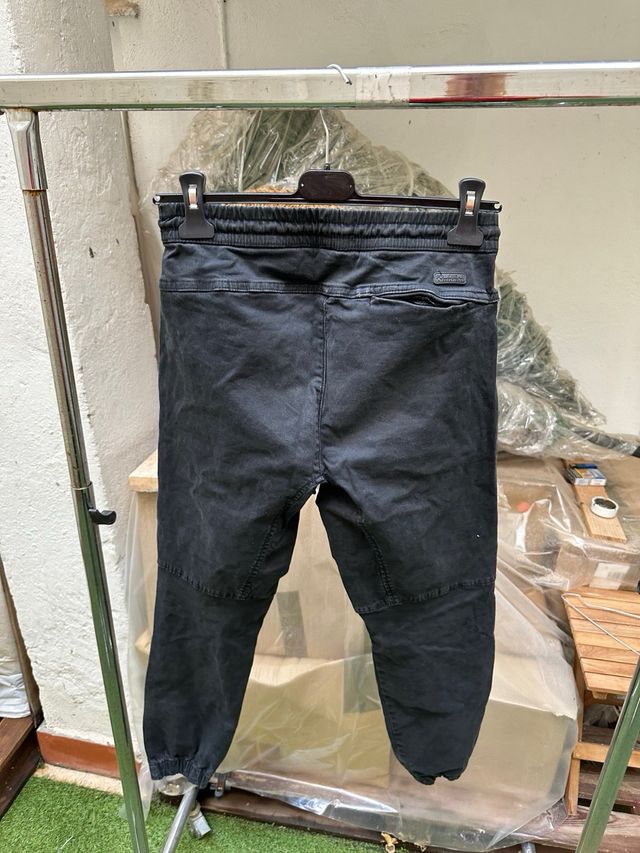 Pantalones negros de chándal