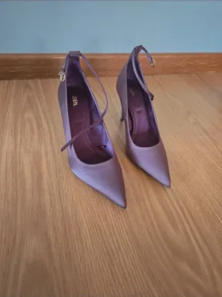 Zapatos de tacón Zara morados