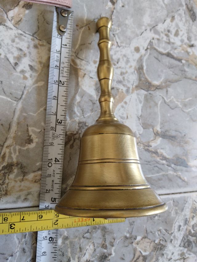 Campanello a mano dorato