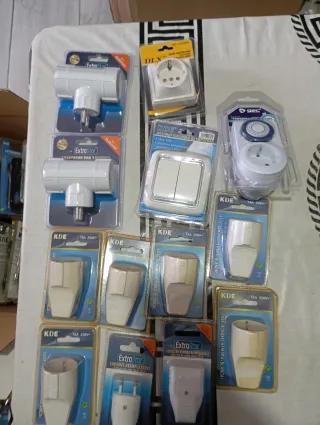 Lote Accesorios Eléctricos Enchufes y Adaptadores