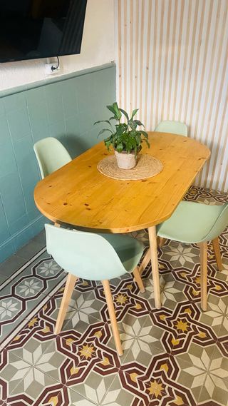 Tavolo ovale, legno di pino, design minimalista 