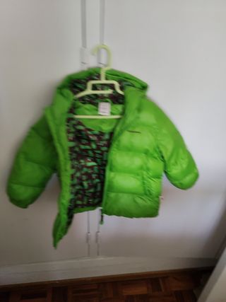 Plumas talla 2 años 
Quechua verde y multicolor