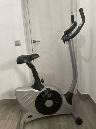 Bicicleta Estática Gris y Negra