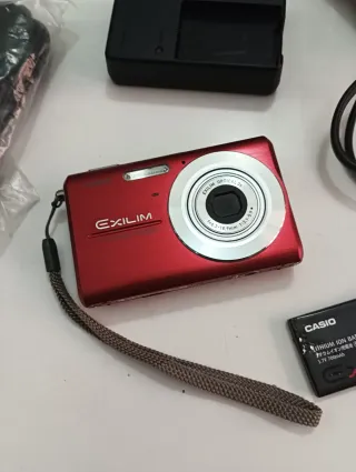 Casio Exilim EX-Z75 Rosso batteria da sostituire. 