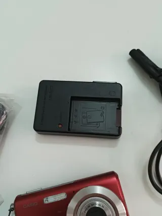 Casio Exilim EX-Z75 Rosso batteria da sostituire. 