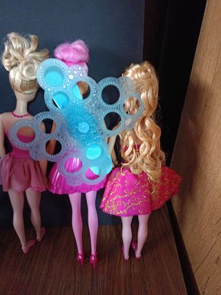 Barbie muñecas, leer el anuncio 