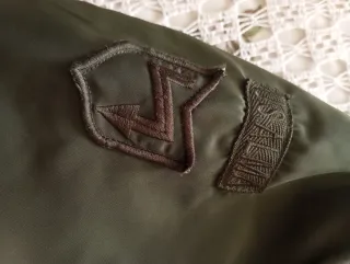 Cazadora Lois Verde Militar con Capucha