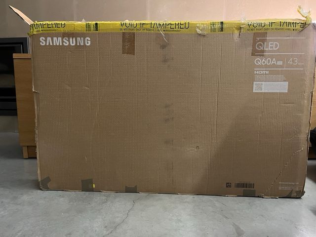 TV Samsung 43 QLED 4K UHD, modelo QE43Q60AAU
