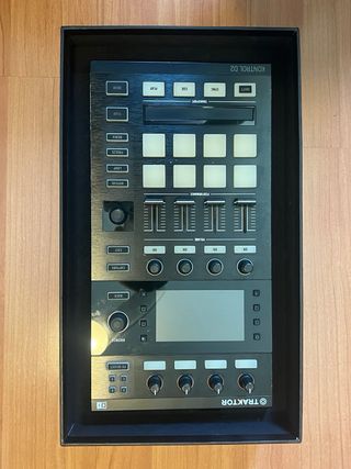 Controlador DJ Native Instruments Traktor Kontrol 