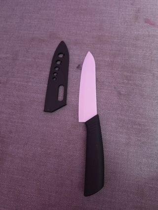 Coltello in ceramica bianco e nero