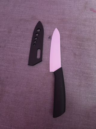 Coltello in ceramica bianco e nero