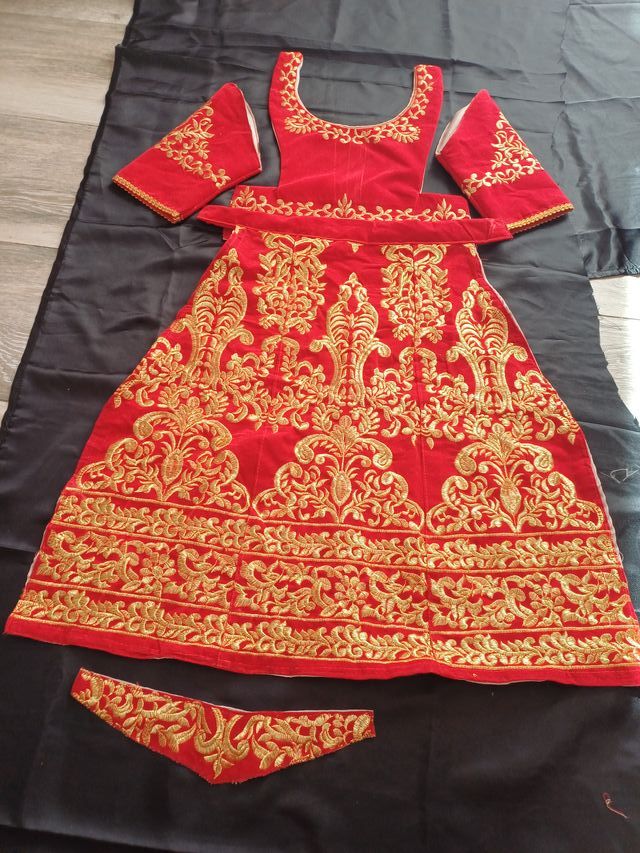 Saya bordada para virgen hasta 1 metro