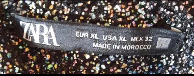 Vestido plateado brillante con tirantes