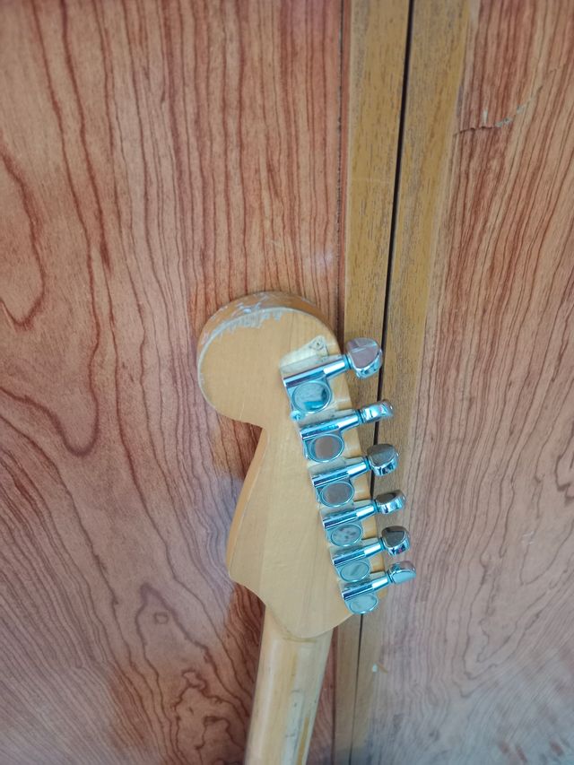 GUITARRA ELÉCTRICA STAGG CON MASTIL STRATOCASTER