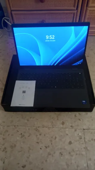 Portátil Dell Latitude 3550 i5-1335U