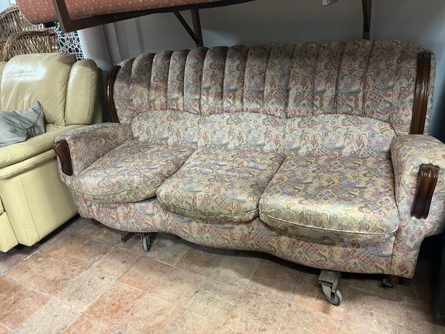 Sofá de tela con estampado floral