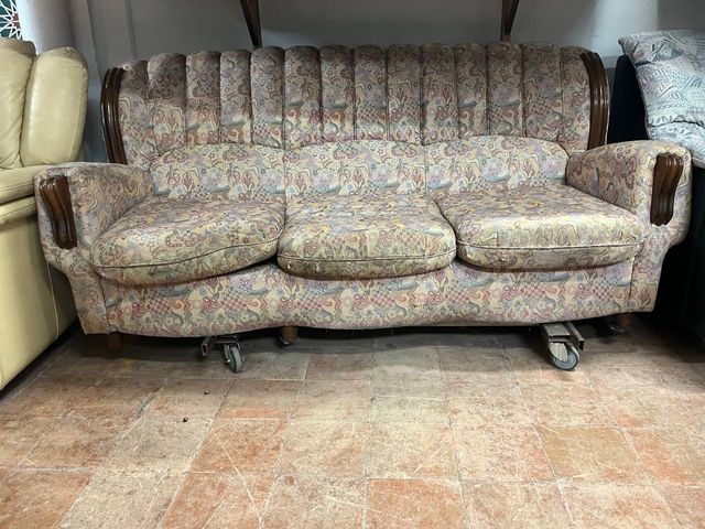 Sofá de tela con estampado floral