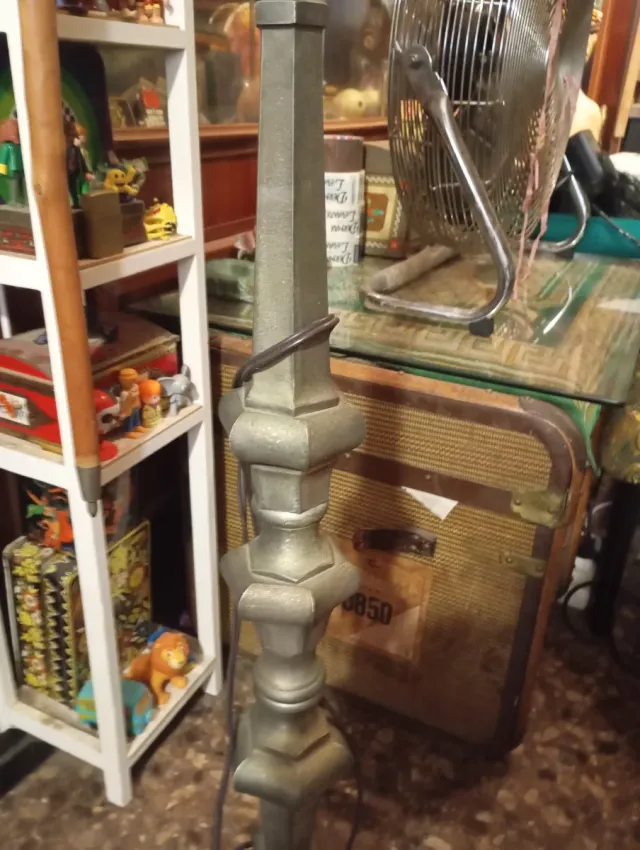 Rebajado.Lámpara de pie antigua encaje negro estil