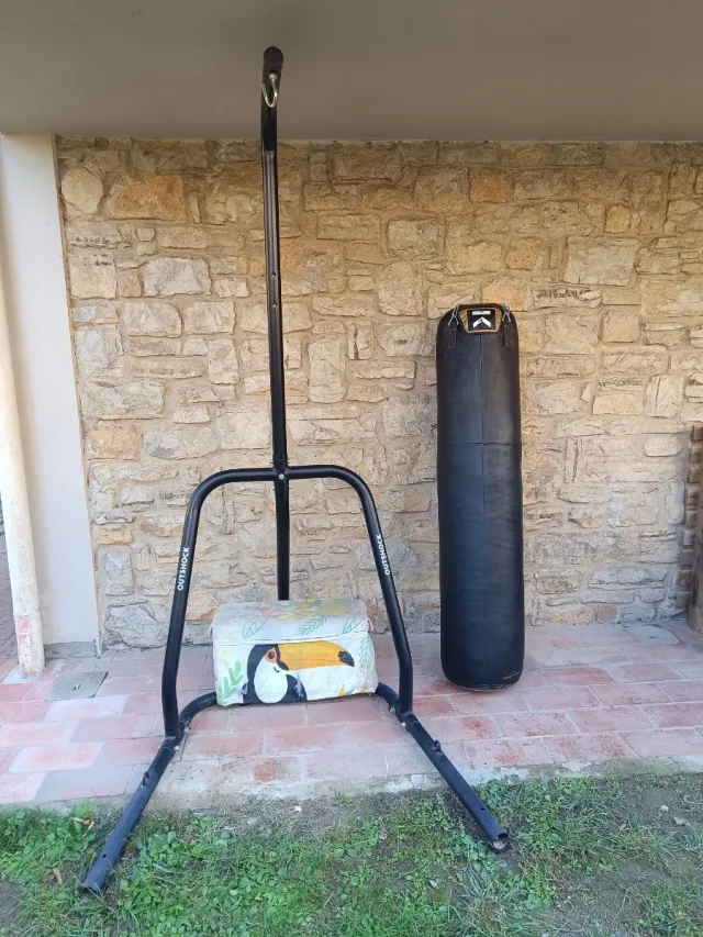 Set sacco boxe e supporto autoportante, Outshock