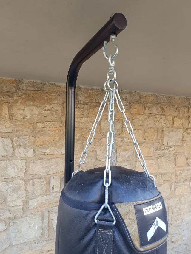 Set sacco boxe e supporto autoportante, Outshock