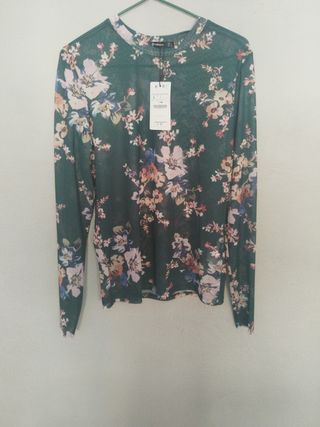 Camiseta Stradivarius verde floral talla L