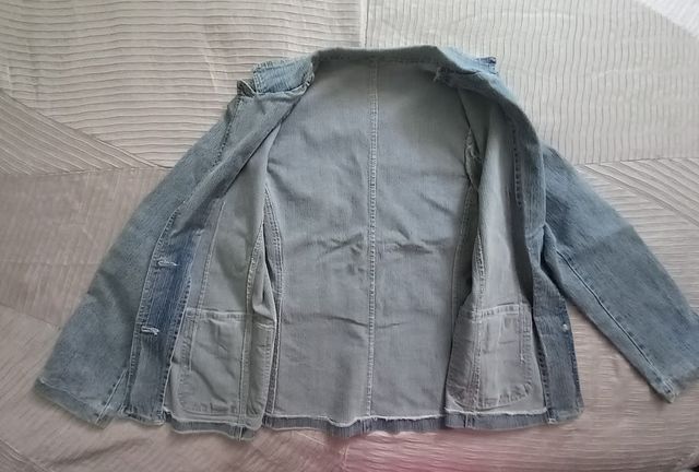 Chaqueta vaquera estilo blazer.