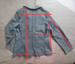 Chaqueta vaquera estilo blazer.