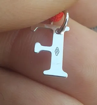 Ciondolo lettera F oro bianco 750