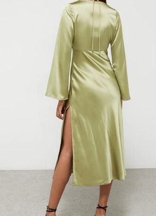 Vestido satinado verde fiesta