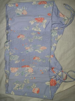 Top floral azul y rosa
