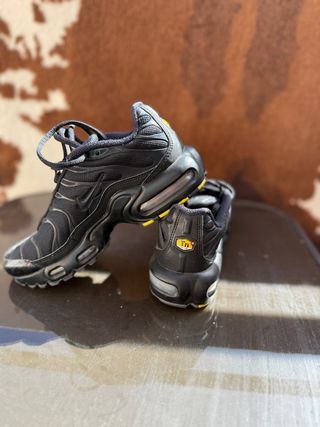 Nike TN 35.5 Negras
