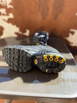 Nike TN 35.5 Negras
