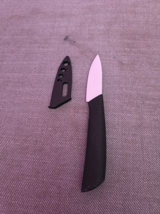 Coltello in porcellana con copri lama