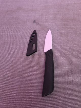 Coltello in porcellana con copri lama