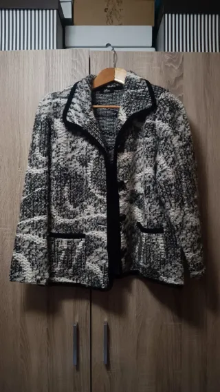 Chaqueta tejida blanco y negro