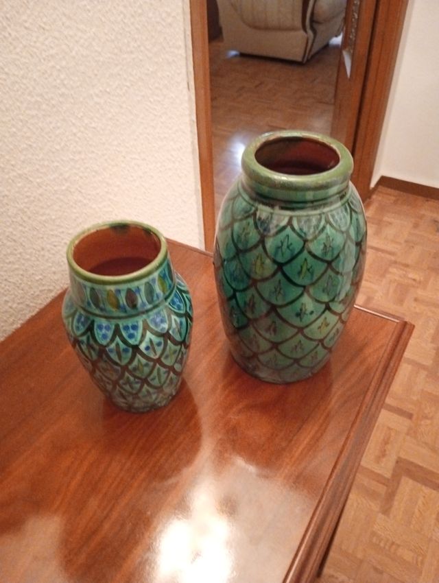 Pareja de floreros decorativos