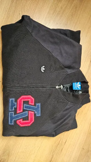 Chaqueta Adidas Negra con Parche Multicolor